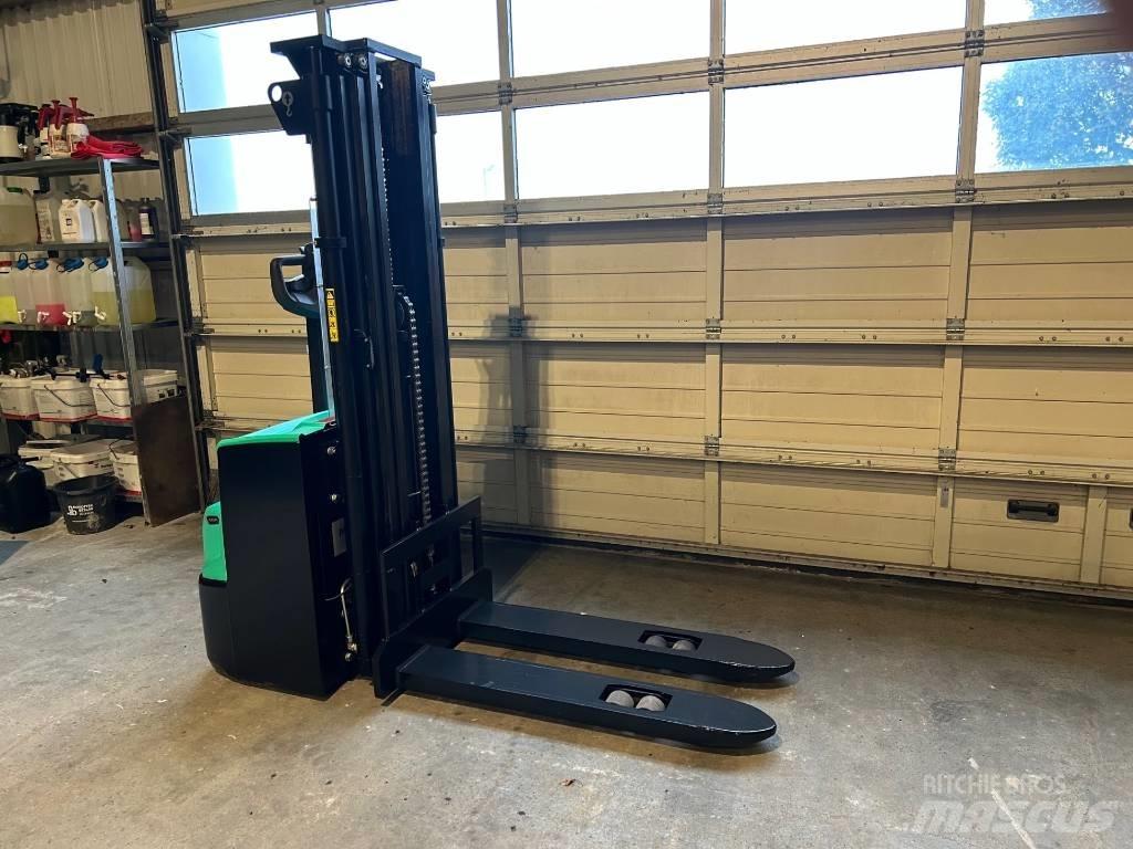 Mitsubishi SBP12N3 自走式堆積機