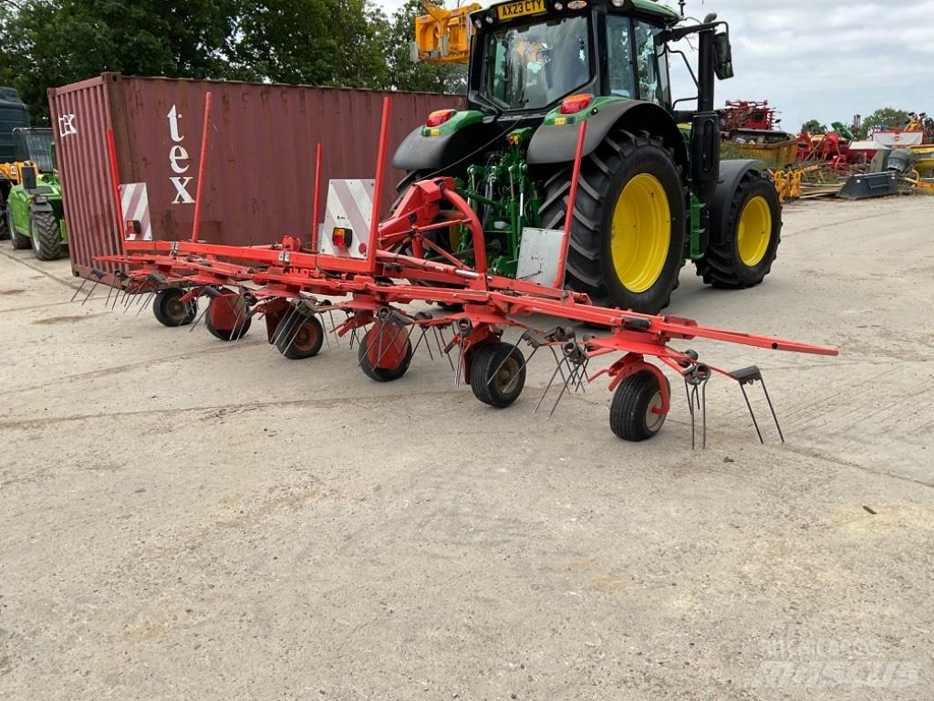 Kuhn GF 6502 耙與翻草機