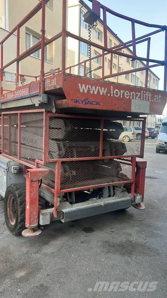 SkyJack SJ 9250 地盤臨時升降機/工人籠