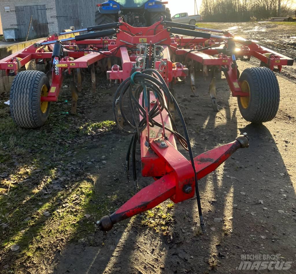 Väderstad Cultus420 中耕管理機