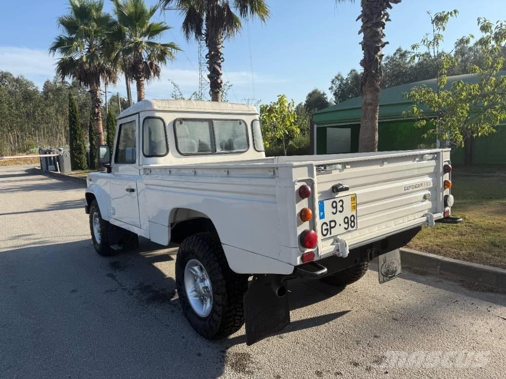 Land Rover Defender 皮卡.傳統半斗卡車/側卸板