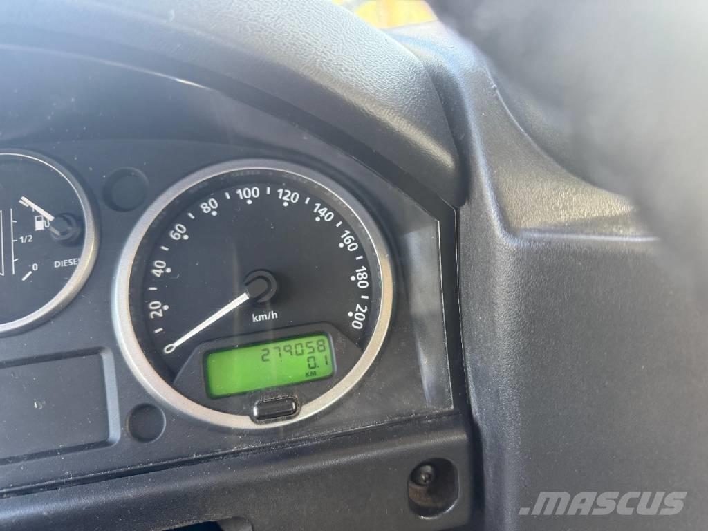 Land Rover Defender 皮卡.傳統半斗卡車/側卸板