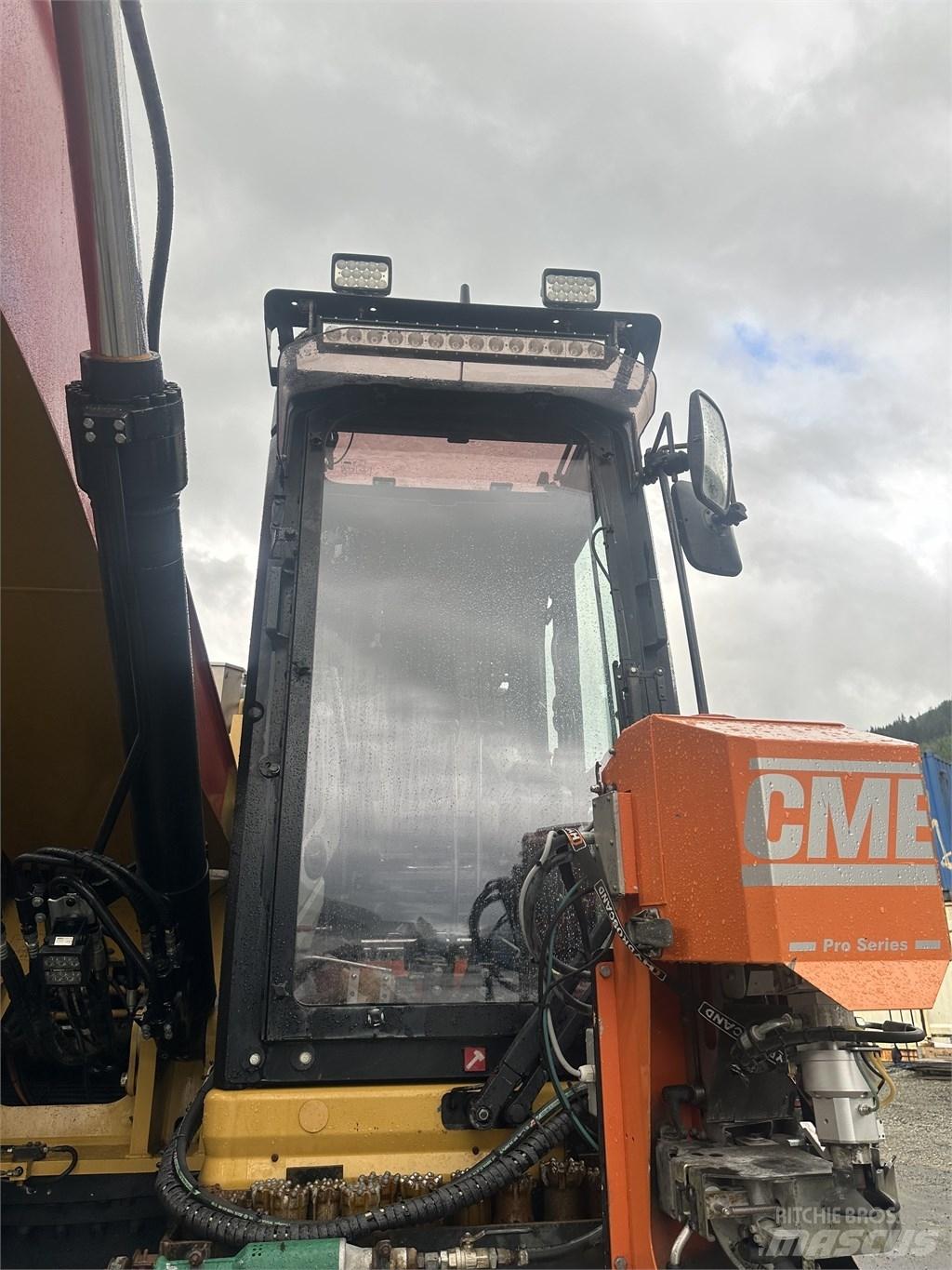 CAT 335 F L 鑽孔機