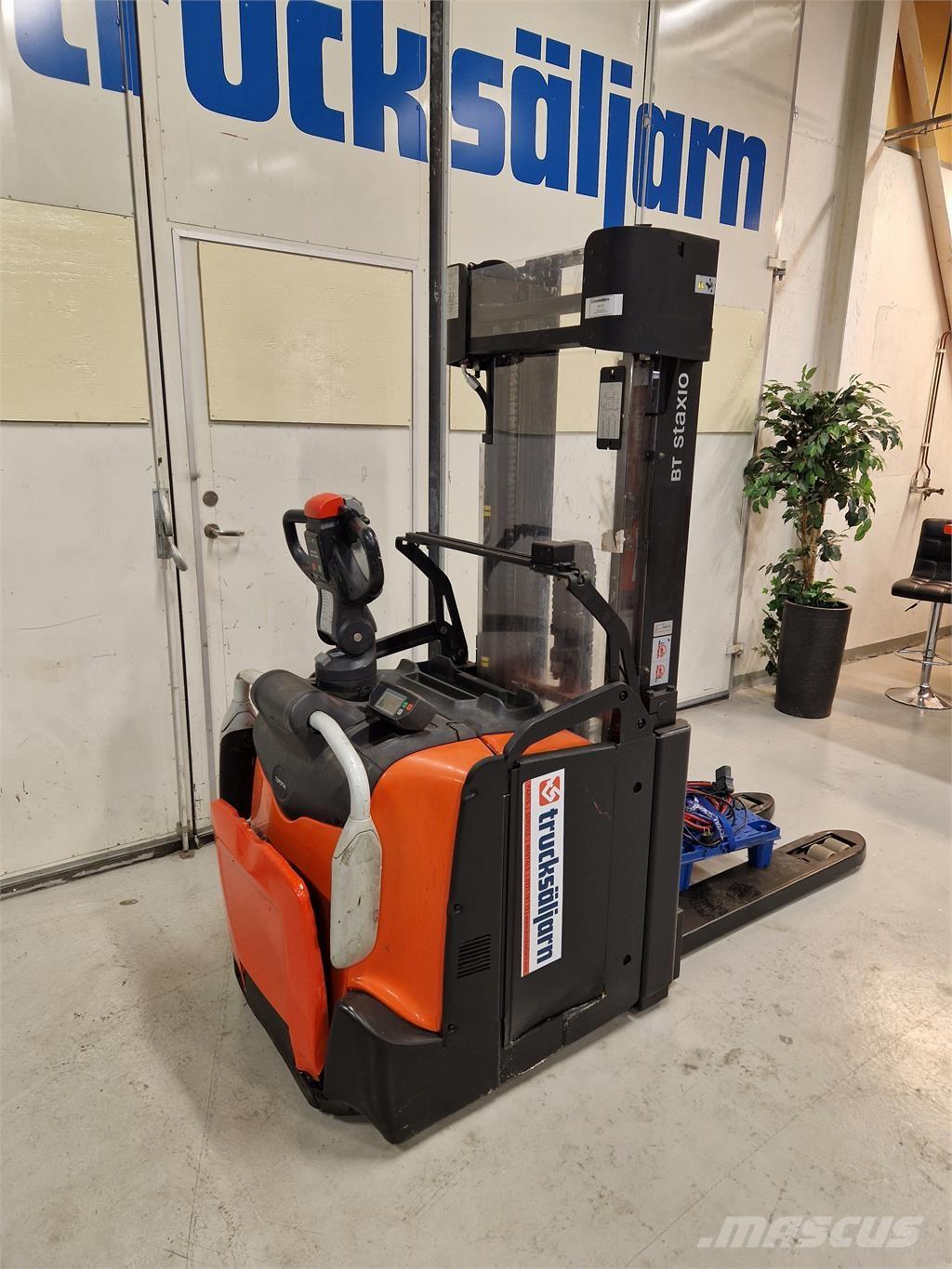 Toyota SPE160L 自走式堆積機