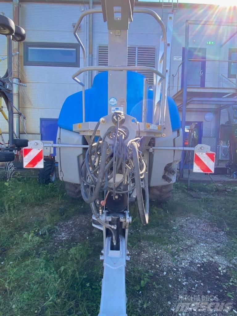 Lemken Vega 12/4000 牽引式噴霧機