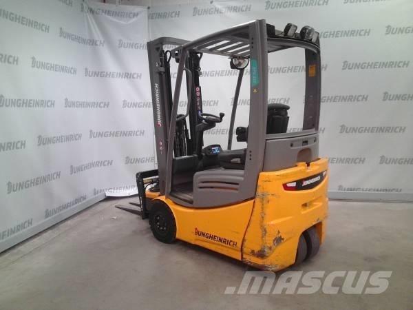 Jungheinrich EFG 215 電動堆高機