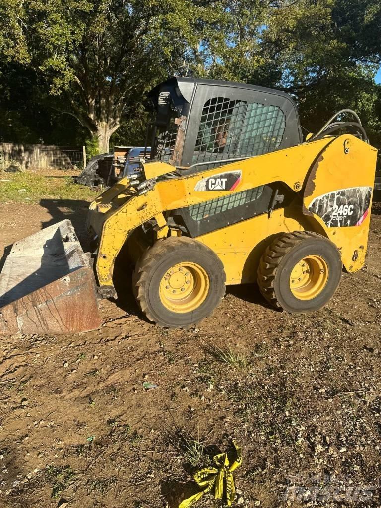 CAT 246 C 滑移轉向裝載機