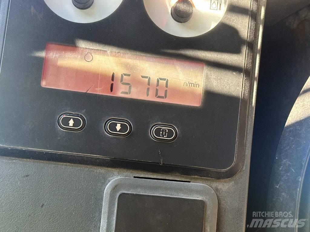 CAT 246 C 滑移轉向裝載機