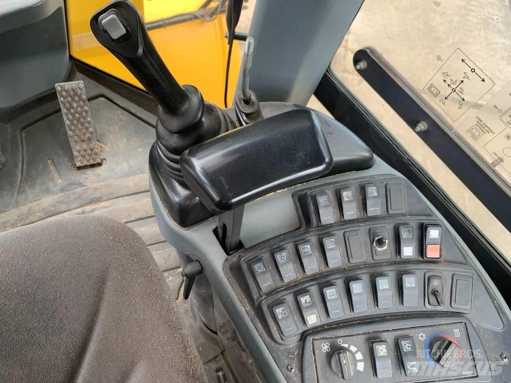 New Holland W 130 C 輪胎式裝載機