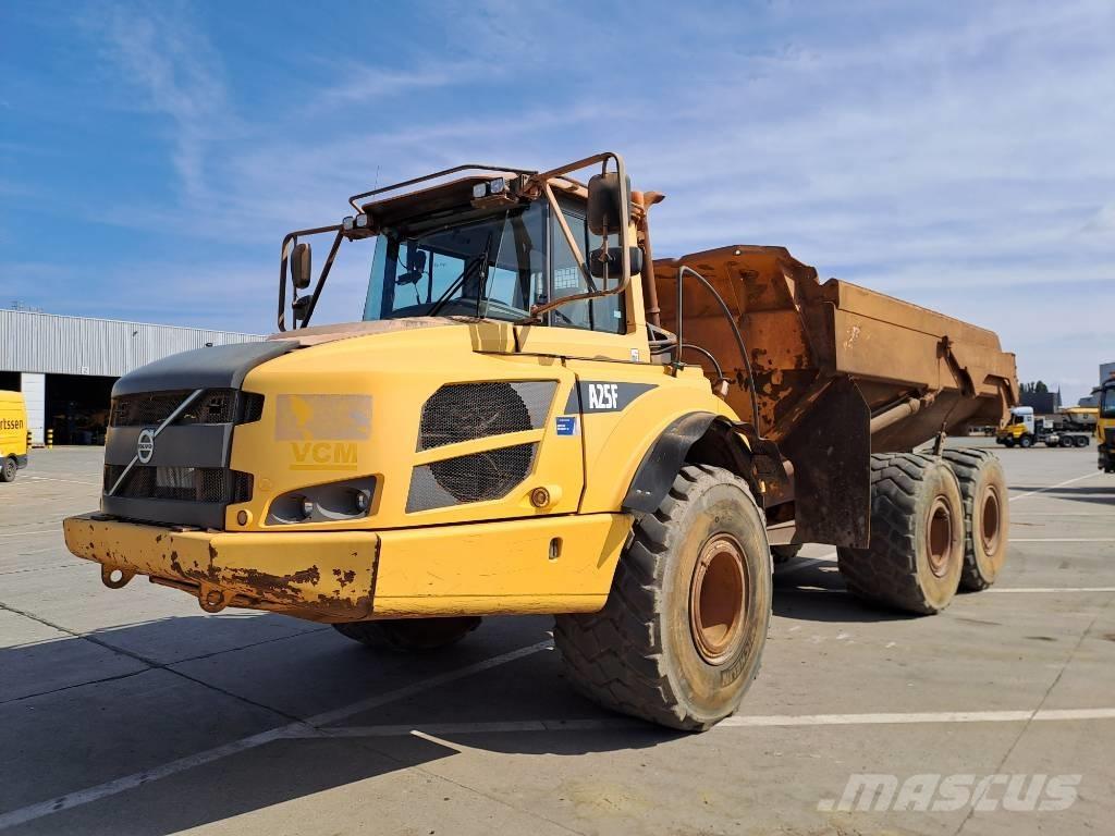 Volvo A25F 鉸接式起吊車
