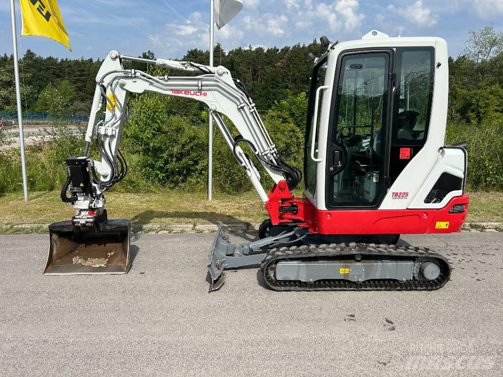 Takeuchi TB 225A V5 小型挖土機/掘鑿機<7t(小型挖掘機)