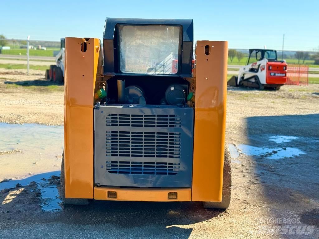 CASE 40 XT 滑移轉向裝載機