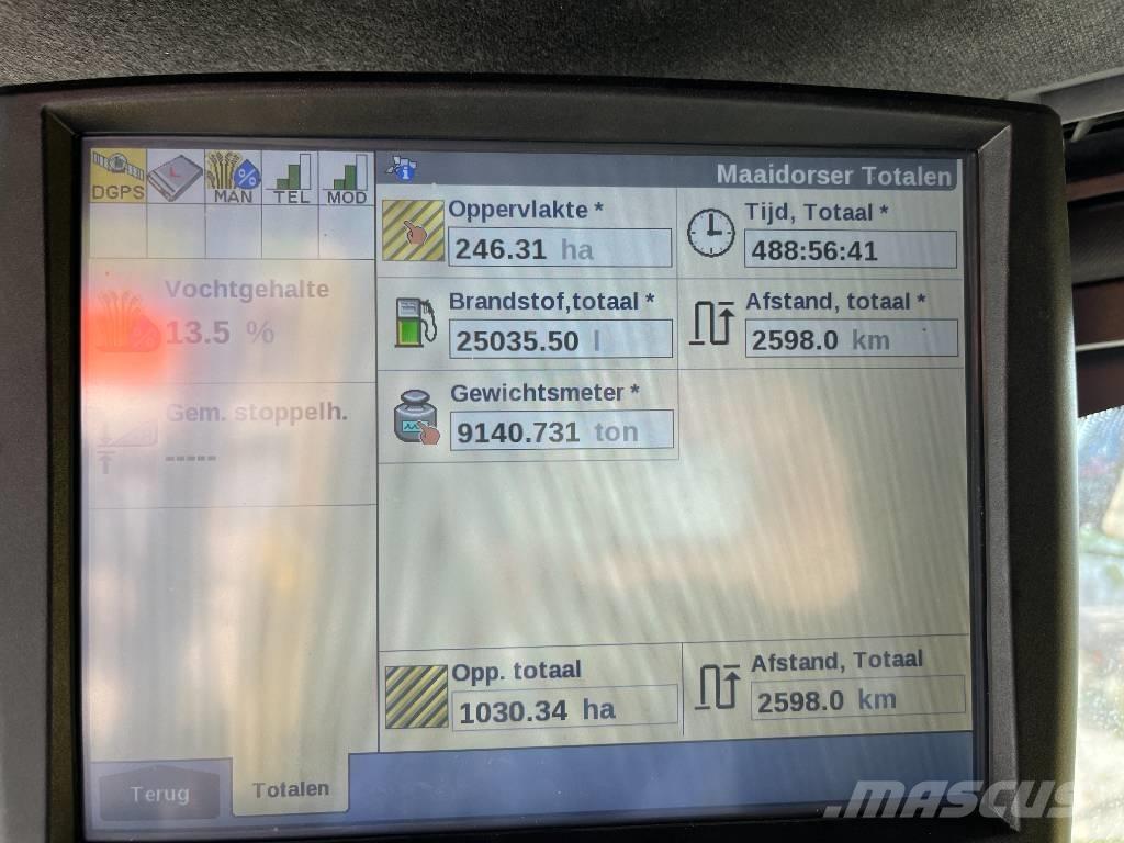 New Holland CR 8.90 聯合收穫機