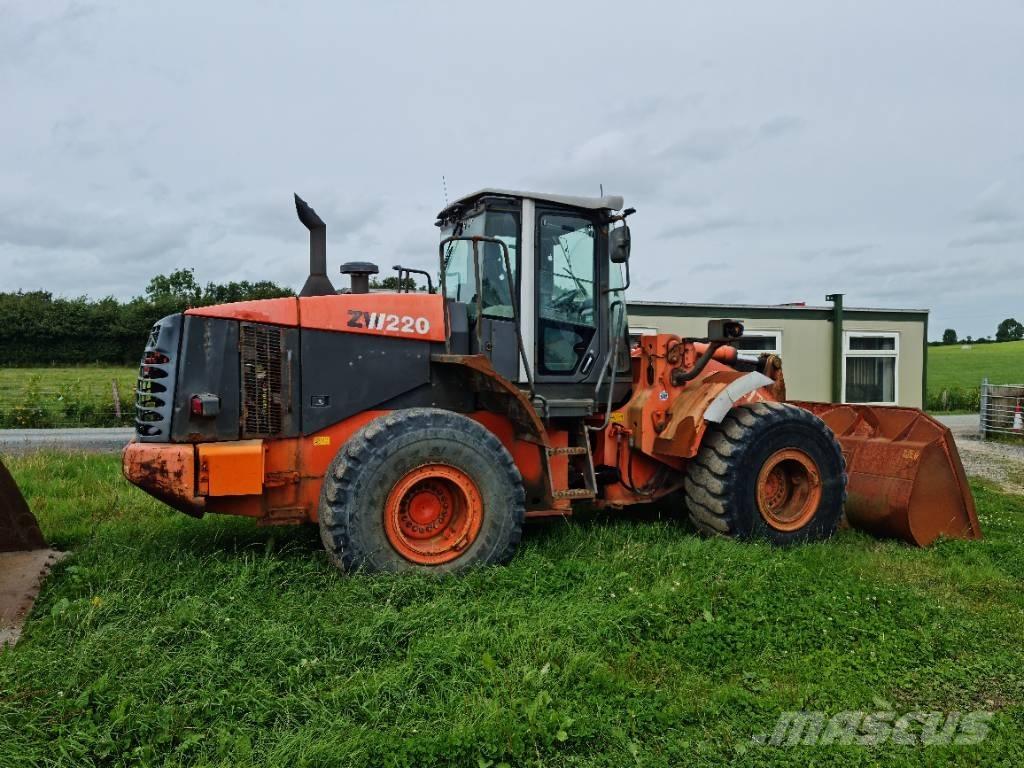 Hitachi ZW 220 輪胎式裝載機