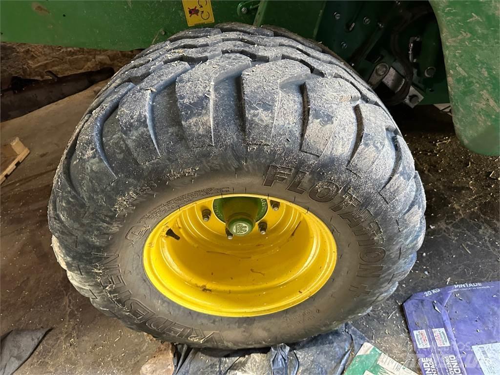 John Deere V461M 圓型牧草打包機