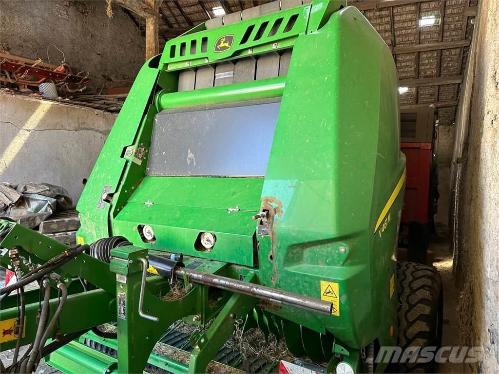 John Deere V461M 圓型牧草打包機