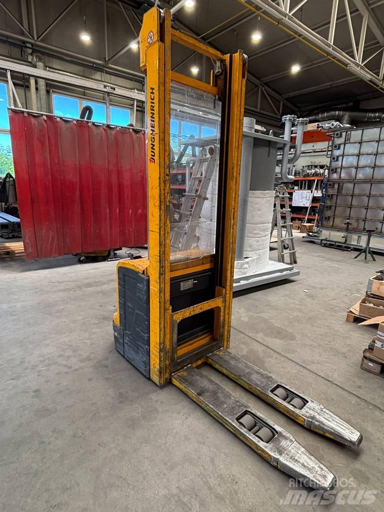 Jungheinrich EJC220 行走控制式堆積機