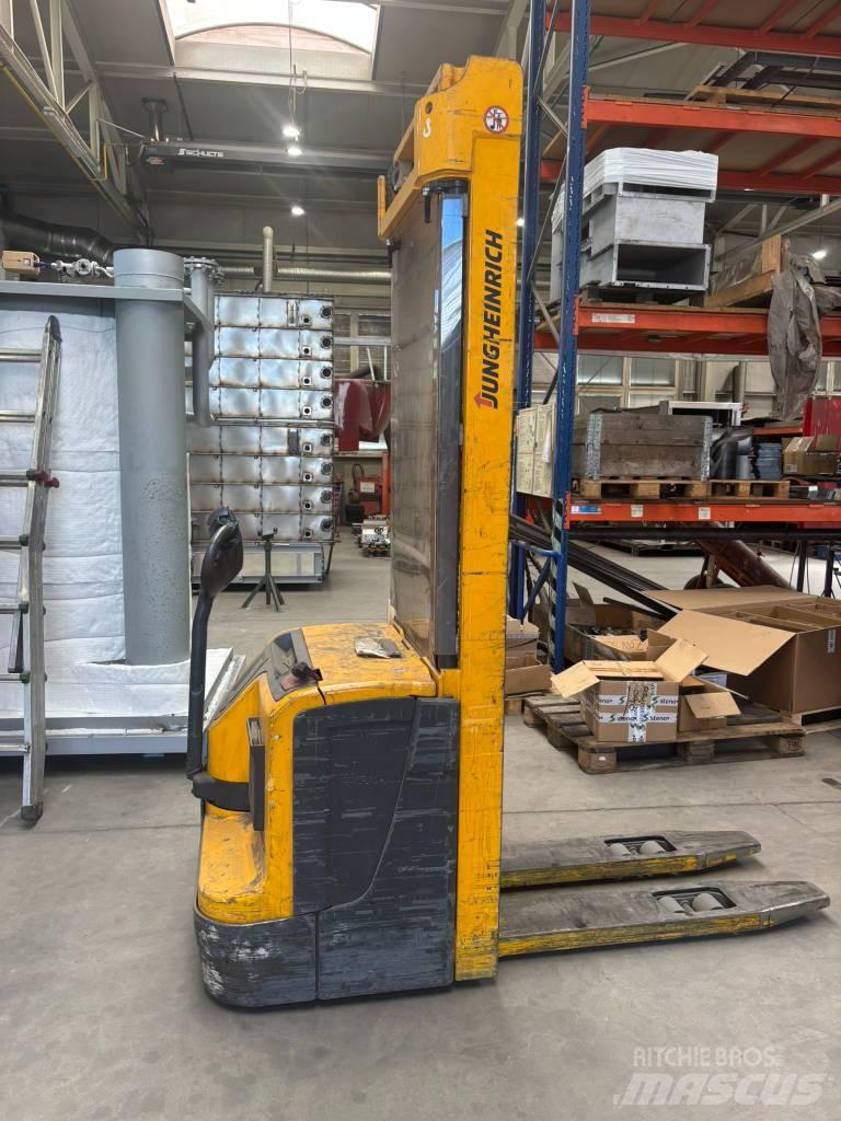 Jungheinrich EJC220 行走控制式堆積機
