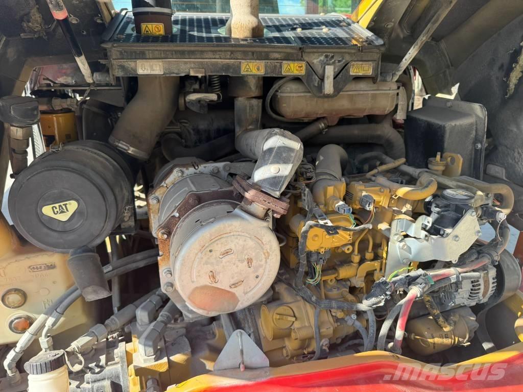 CAT 906M 輪胎式裝載機