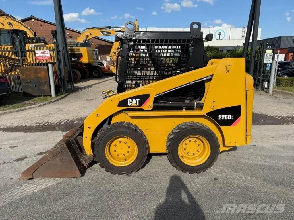 CAT 216B3 滑移轉向裝載機