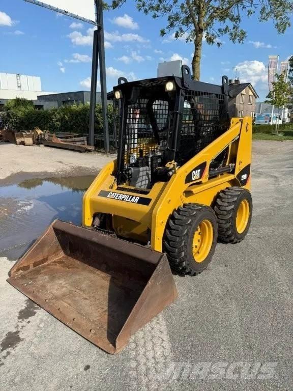 CAT 216B3 滑移轉向裝載機