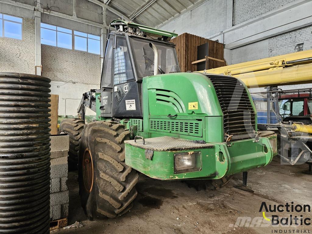 Amkodor 2541 收穫機