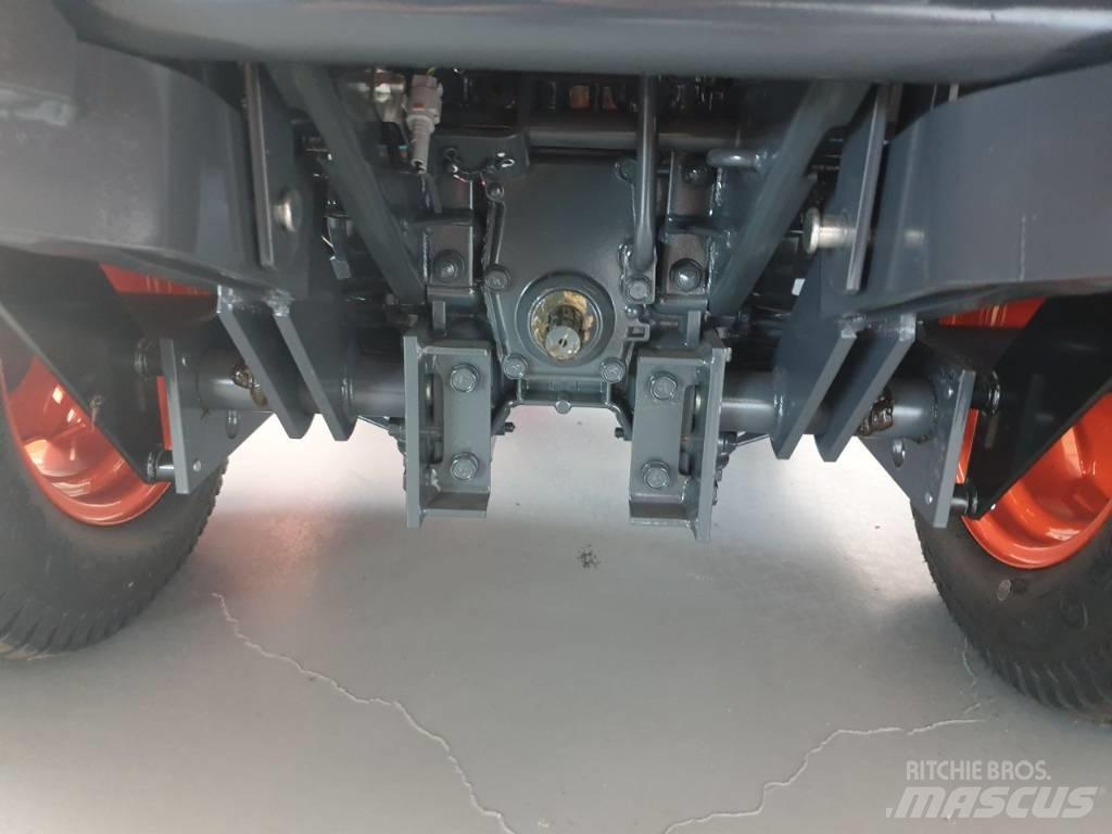 Kubota F251E (2WD) 裝載與牽引式割草機
