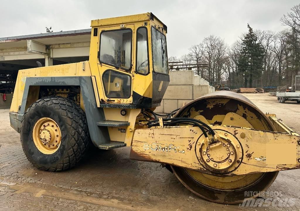 Bomag BW 213 D 單輪滾壓機