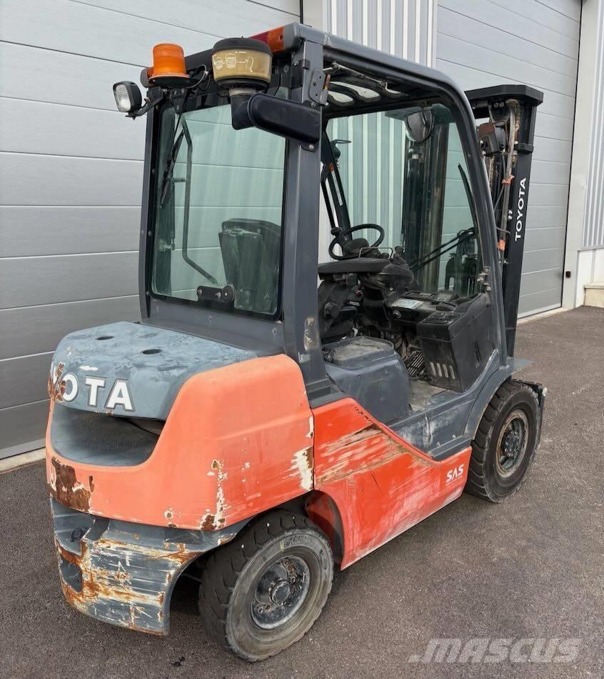 Toyota 8 FDF 25 柴油卡車