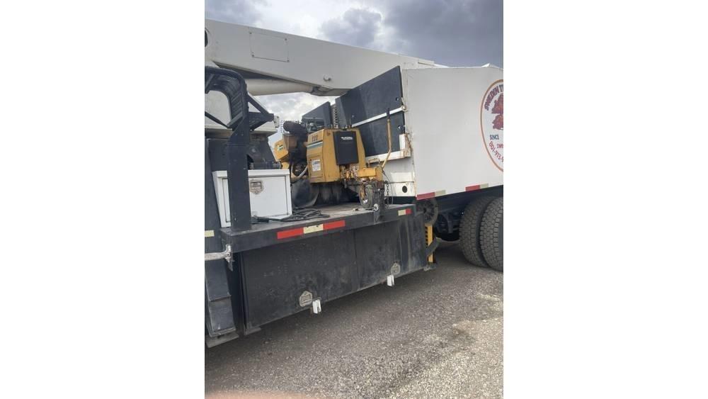 Ford F 7000 卡車裝載高空作業車
