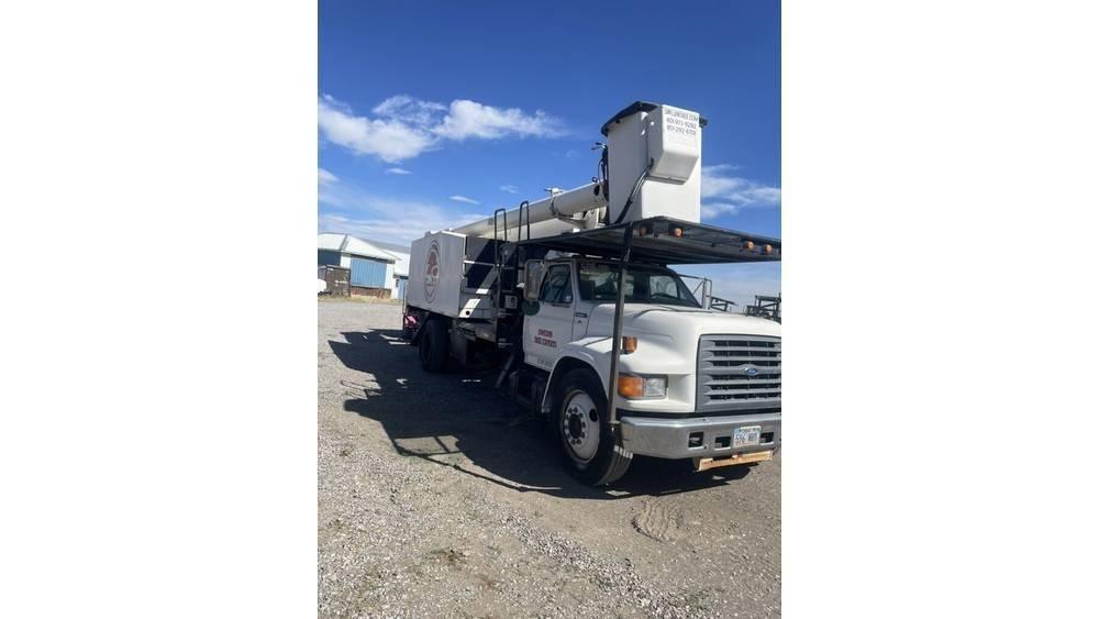 Ford F 7000 卡車裝載高空作業車