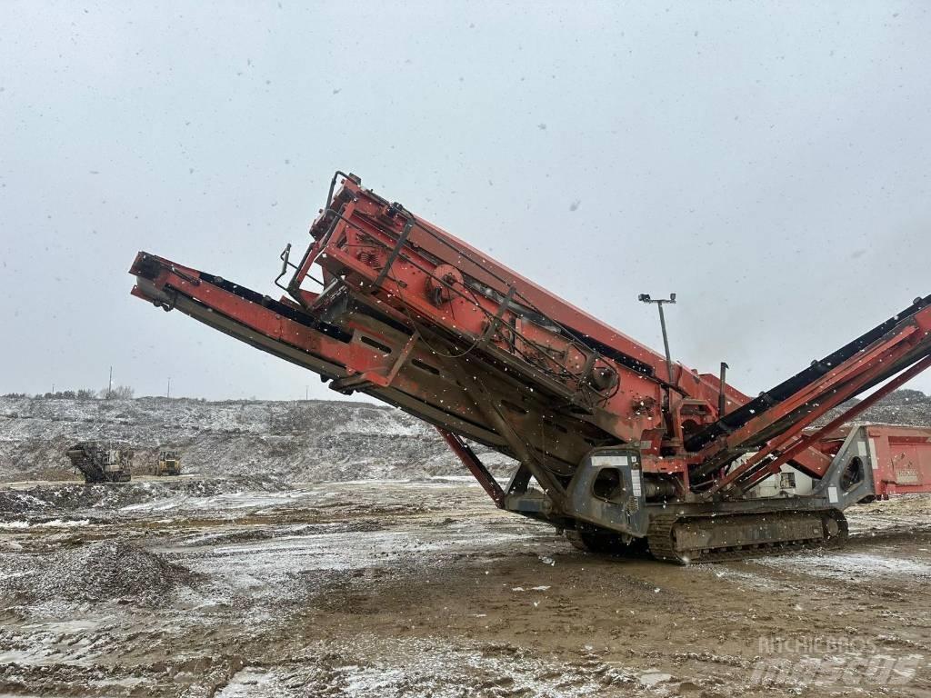 Sandvik QA 450 移動式篩選機