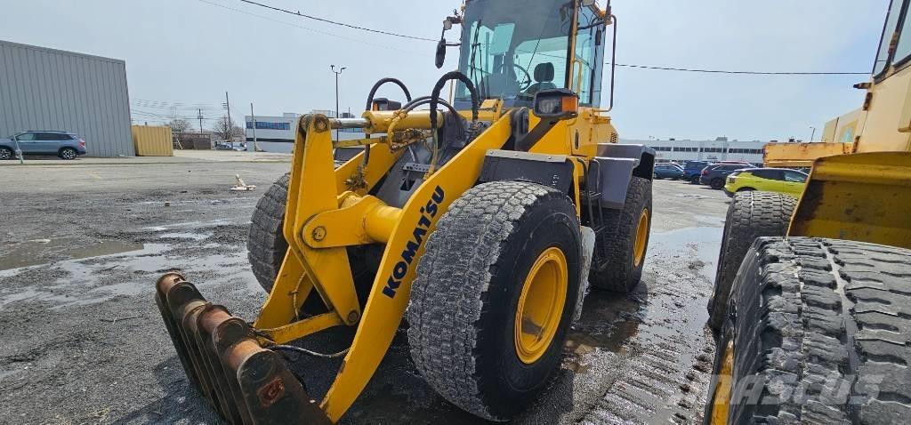Komatsu WA 200 輪胎式裝載機
