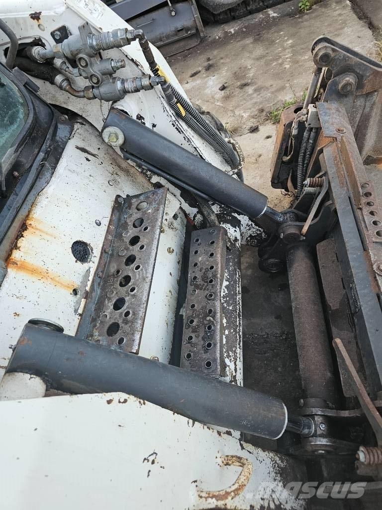 Bobcat S 250 輪胎式裝載機