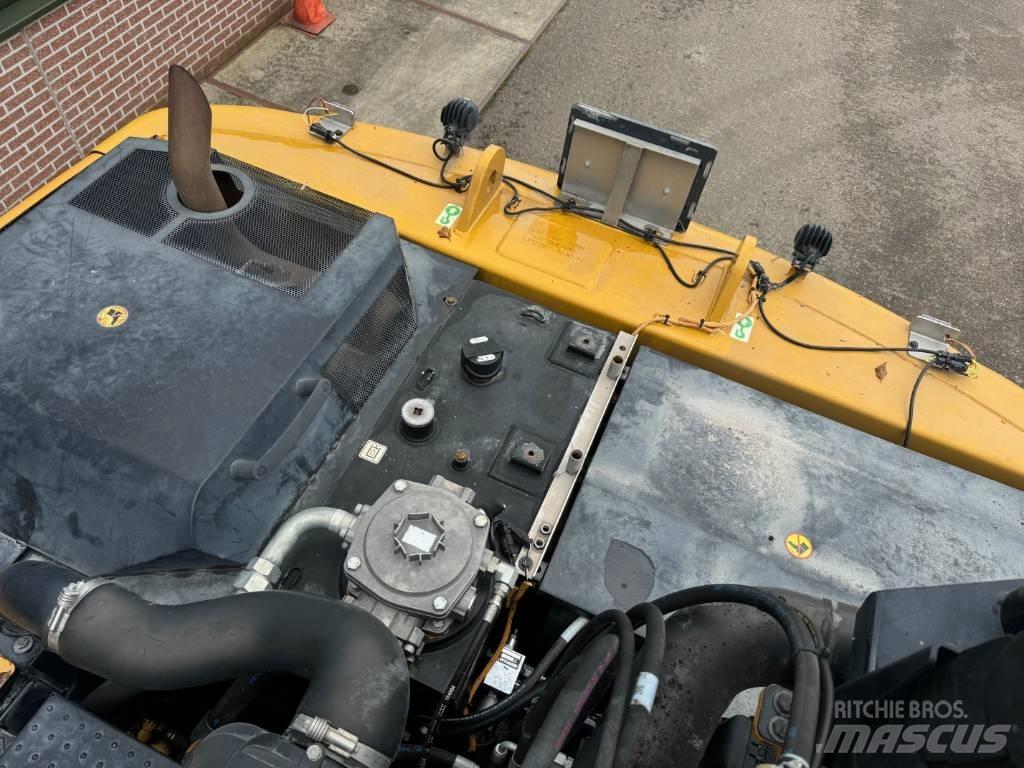 CAT MH3022 廢棄物/工業用操作車