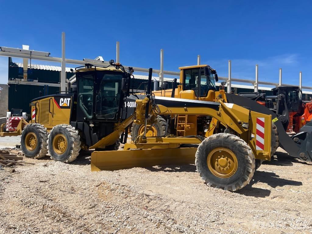CAT 140 M 平土機