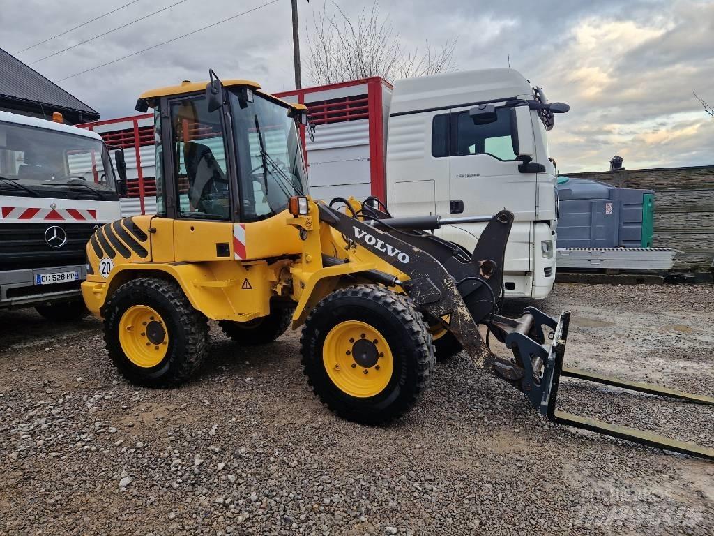 Volvo L 30 輪胎式裝載機