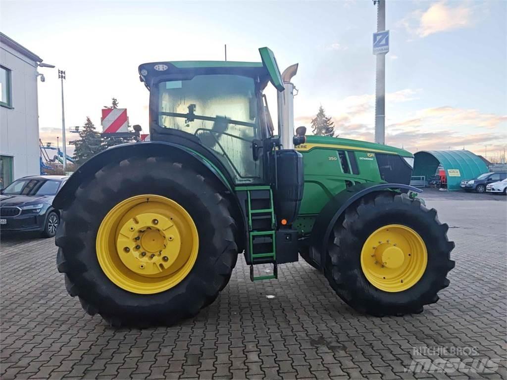 John Deere 6R 250 曳引機