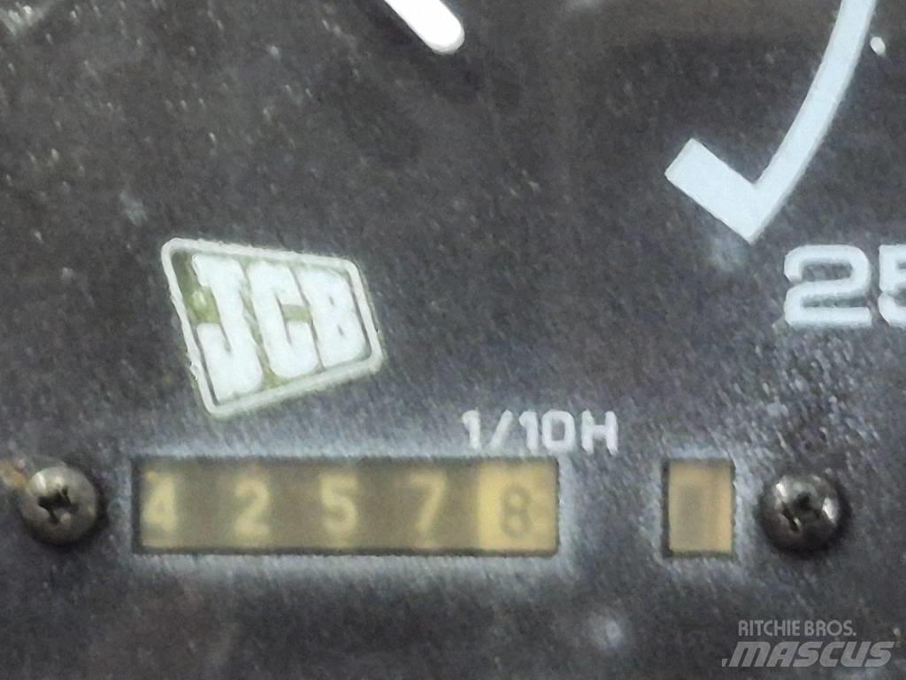 JCB 520 伸縮臂操作車