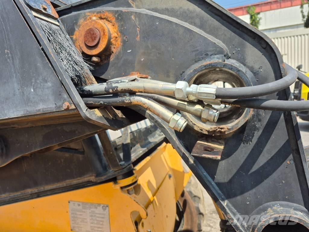 JCB 520 伸縮臂操作車