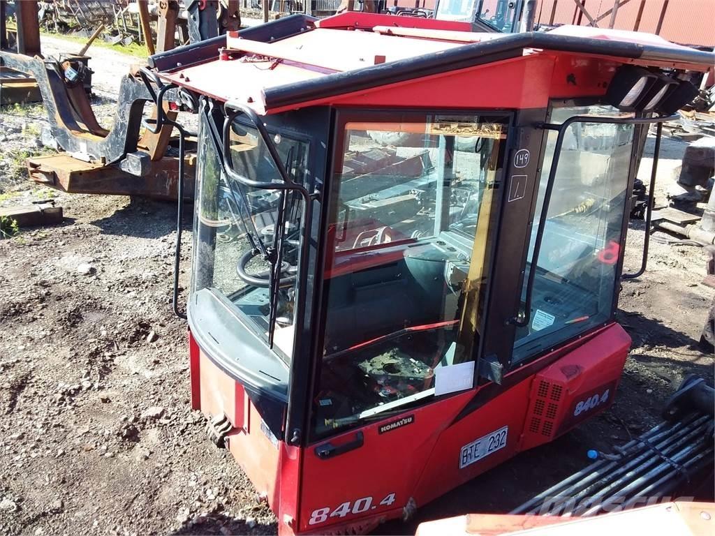 Komatsu 840.4 駕駛室與內部