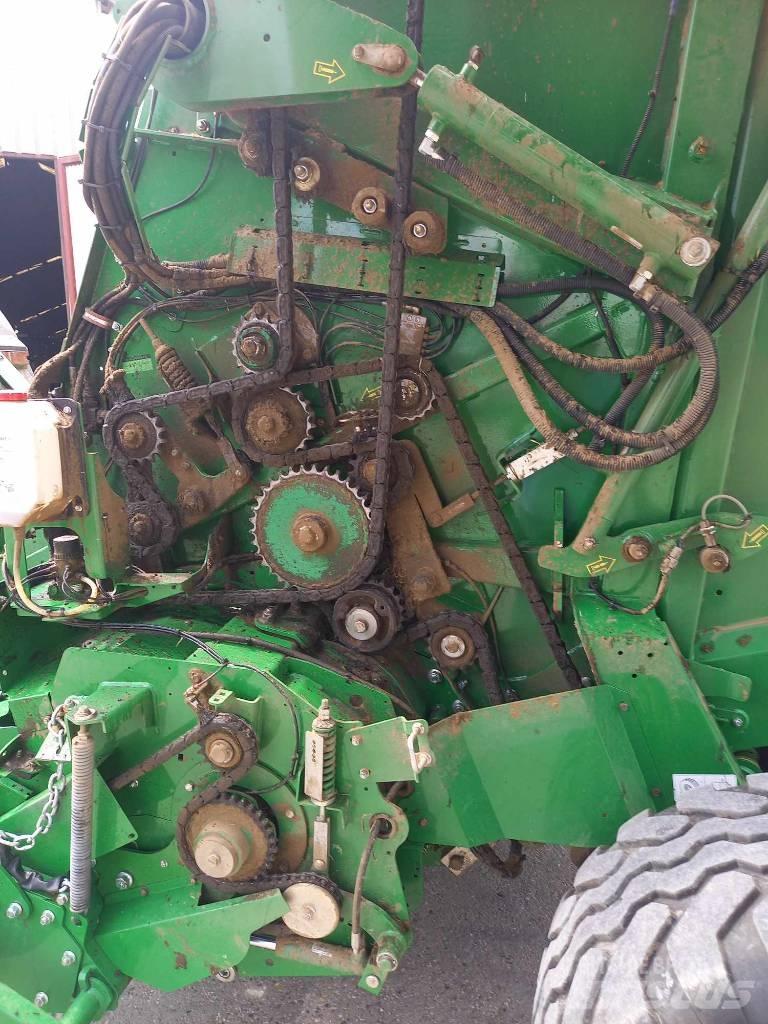 John Deere V451M 圓型牧草打包機