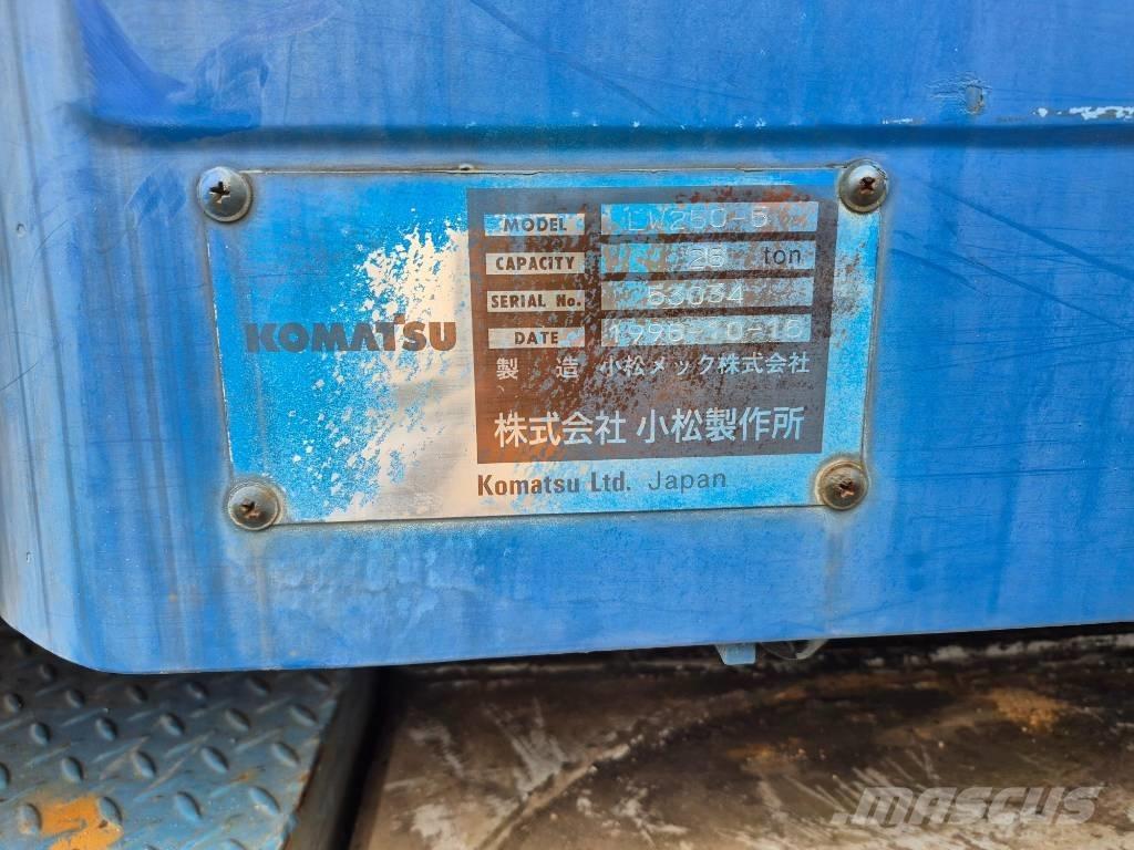 Komatsu LW 250-5 越野起重機