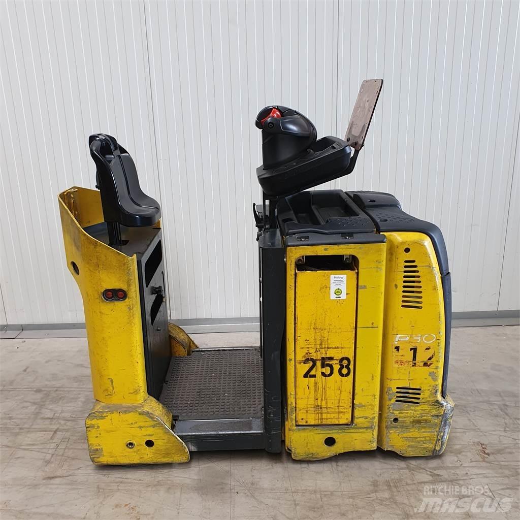 Linde P30C 牽引車