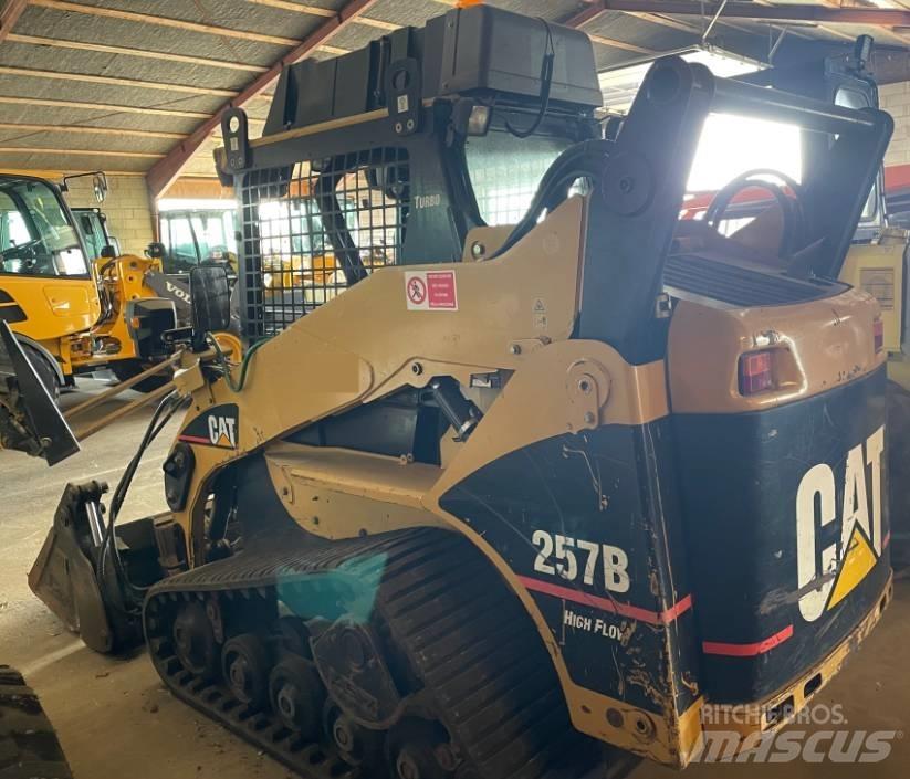 CAT 257B 滑移轉向裝載機