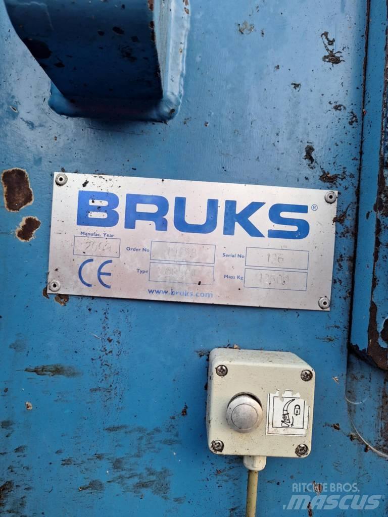 Bruks 805 CT 碎木機