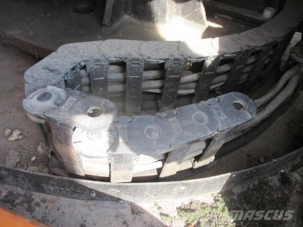 Manitou 100 VJR 垂直升降工作台