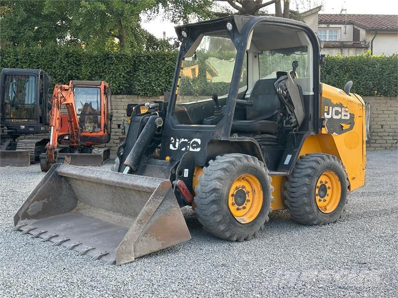 JCB 225 滑移轉向裝載機