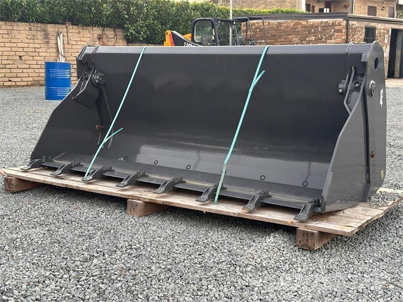 New Holland 220 鏟斗