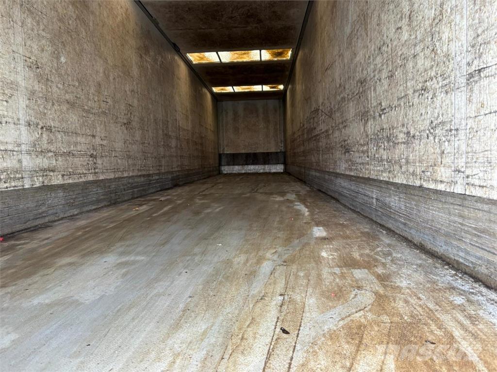 Schmitz 3aks 箱體半拖車